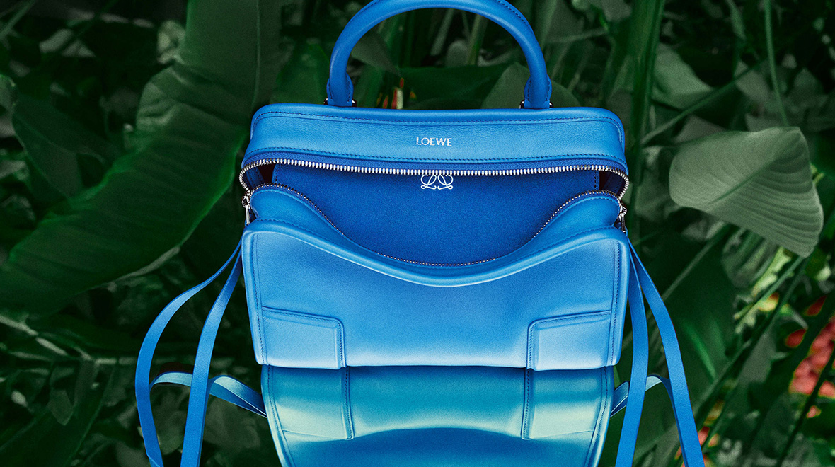 LOEWE 青いレザー バッグ Shop LOEWE Wallets for Women Online in Oman | Ounass
