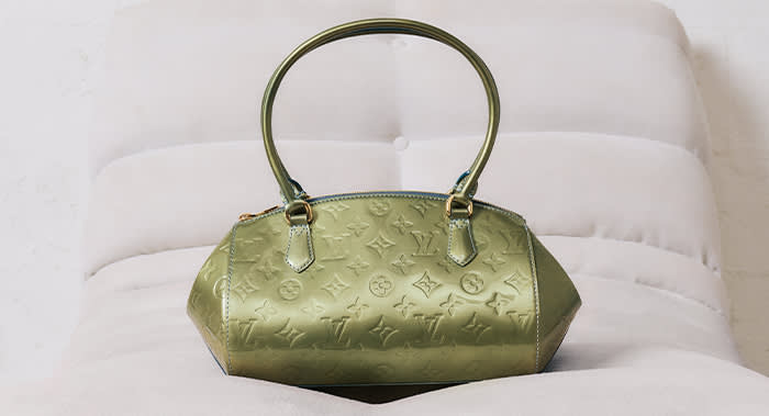 M&M’S x ケイトスペード  Chain Coin Purse Buy Kate Spade New York Orange x M&M Chain Coin Purse in