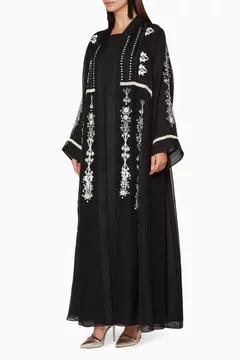 أسود