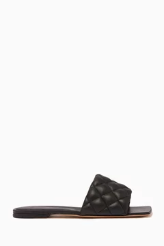 أسود
