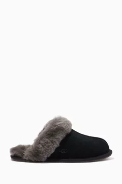 أسود