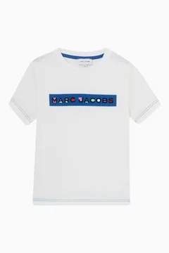 أبيض