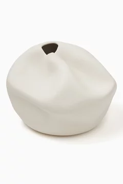 أبيض