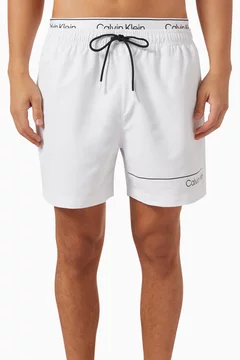 أبيض