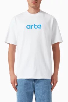 أبيض