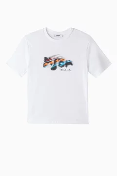 أبيض