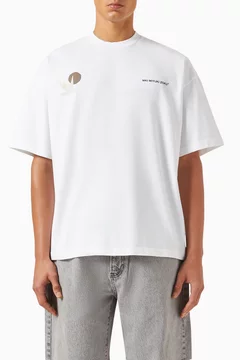 أبيض