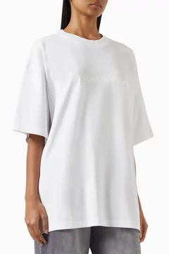 أبيض
