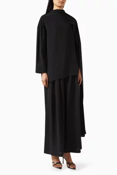 أسود