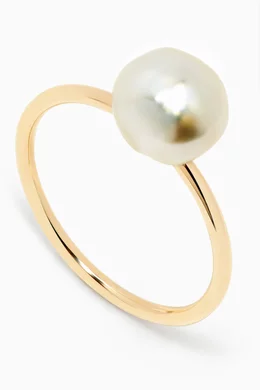 Gold ring shop with pearl