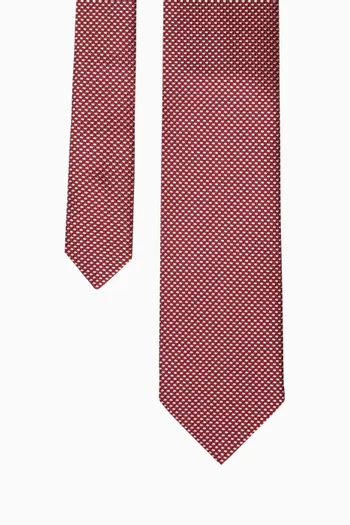 ربطة عنق حرير منقطة بأشكال هندسية