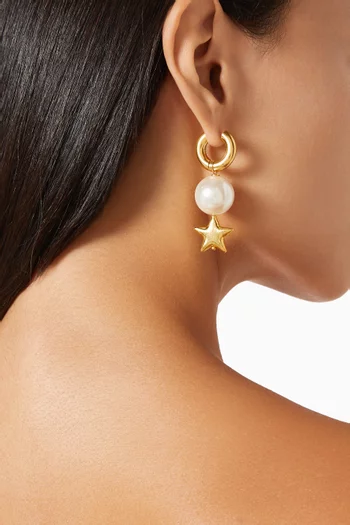 Star and Pearl Huggie Earrings in Gold-plated Brass