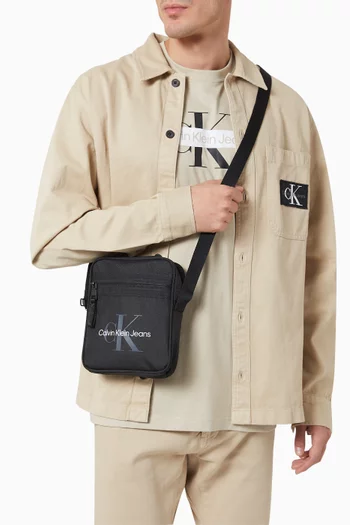 حقيبة كروس ريبورتر 18 من نايلون معاد تدويره من التشكيلة الأساسية للملابس الرياضية