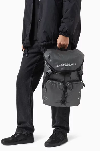 حقيبة ظهر بغطاء قلاب نايلون من التشكيلة الأساسية الرياضية