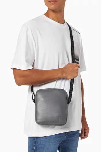 Ultralight Reporter Bag in Faux Leather