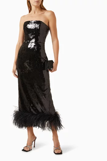 فستان مينيلي طويل بتصميم بلا حمالات مزين بالترتر والريش