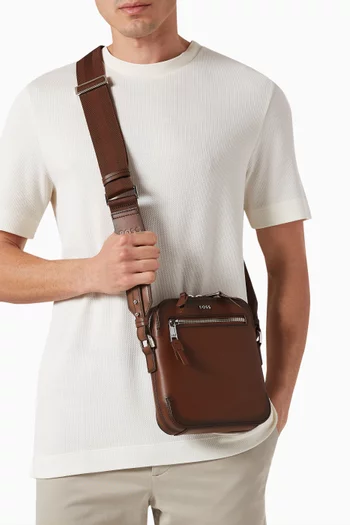 Medium Highway Reporter Bag in Leather
