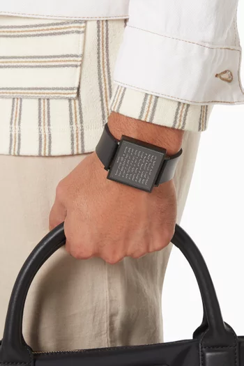 ساعة دابليو 39 بحروف عربية ستانلس ستيل أسود وسوار مطاطي