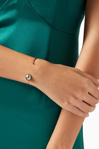 Akila Pearl Hammered Bangle in 18kt Rose Gold