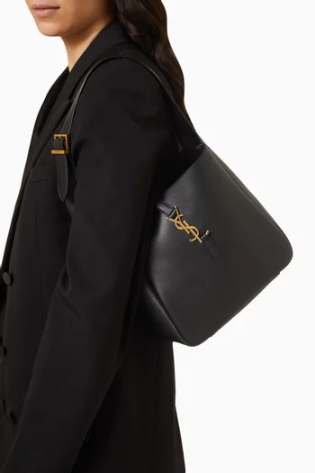 Le 5 À 7 Small Hobo Bag in Smooth Leather