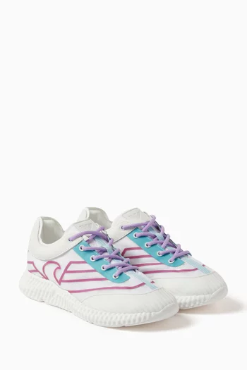 سنيكرز مزين بالنسر من خامات مختلفة