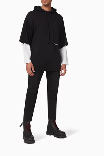 كنزة بغطاء رأس قطن جيرسيه عضوي كارل لاغرفيلد × كارا ديليفين