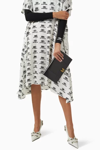 Hourglass Flat Pouch in Leather