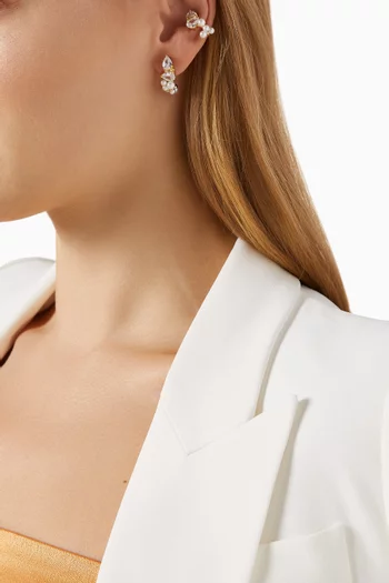 قرط تشيسينغ شادوز محيط بالأذن مرصع بلؤلؤ وكريستال ومطلي بذهب عيار 14