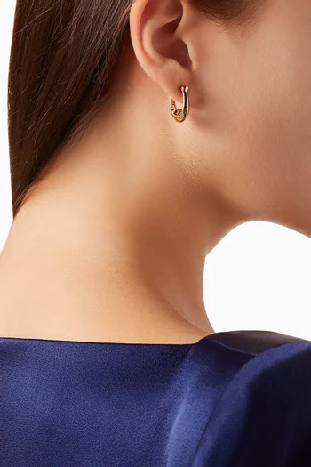 أقراط هاجي بشعار حرف C معدن