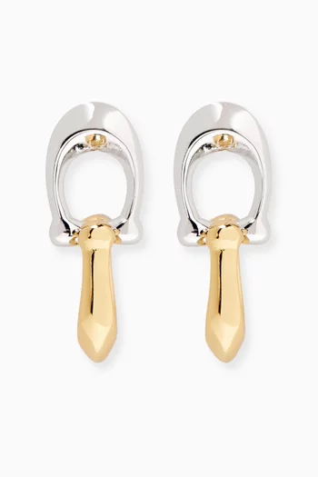 أقراط مزينة بحليتين متدليتين بشعار حرف C معدن