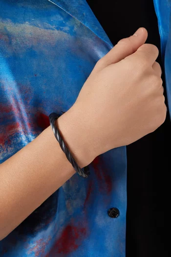 سوار مفتوح تيتانيوم أسود من مجموعة دي واي هيليوس