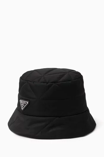 قبعة باكيت بشعار الماركة بتصميم مثلث نايلون معاد تدويره