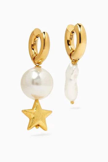 Star and Pearl Huggie Earrings in Gold-plated Brass