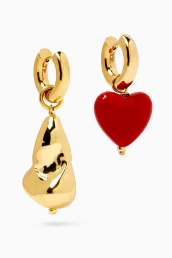 Heart and Pearl Pendant Huggie Earrings in Gold-plated Brass