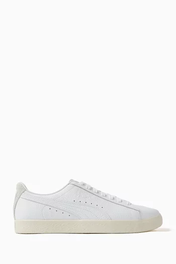 Clyde Premium Sneakers in Leather