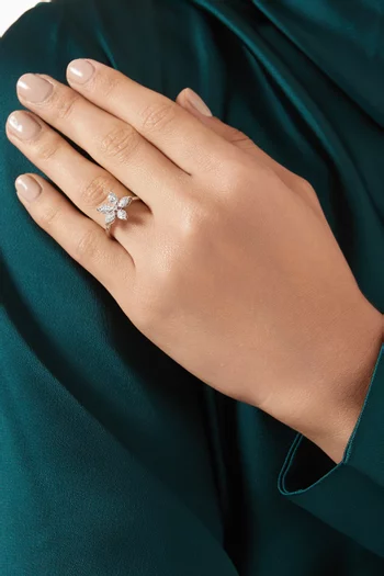 Flora Diamond Ring in 18kt White Gold