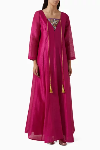 فستان طويل مقسم بجزء مطرز كتان وحرير