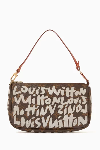 حقيبة إكسسوارات بوشيت بتصميم غرافيتي قنب بشعار الماركة لويس فويتون × ستيفن سبروس