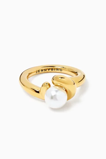 Daphne Pearl Ring in Gold Ion-plated brass
