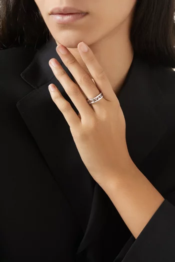 خاتم بي.زيرو1 بشعار الماركة ذهب أبيض عيار 18