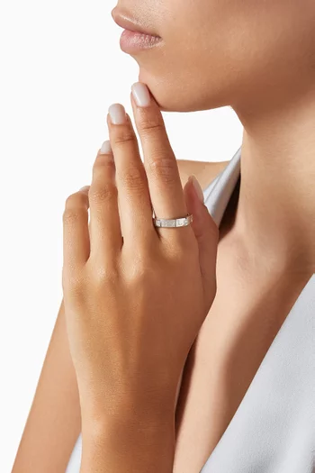 خاتم بي.زيرو 1 مرصع بالماس ذهب أبيض عيار 18