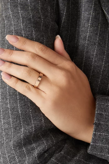 خاتم بي.زيرو 1 اسينشيال ذهب وردي عيار 18