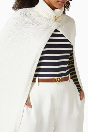 حزام بوجهين بشعار حرف V جلد عجل لامع