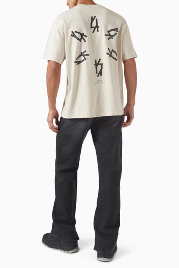 تي شيرت بطبعة شعار الماركة بتصميم دائري قطن