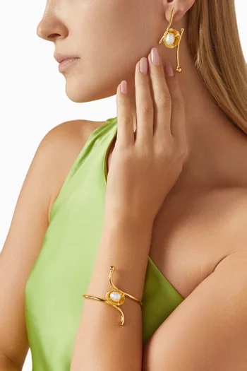 Venus Pearl Bracelet in 24kt Gold-plated Brass