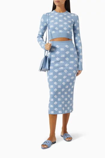 سترة قصيرة بفتحة رقبة مستديرة وشعار الماركة فيسكوز جاكار