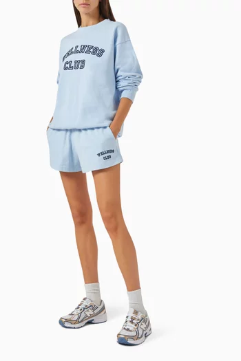 سويت شيرت بطبعة Wellness Club‏ بارزة الملمس