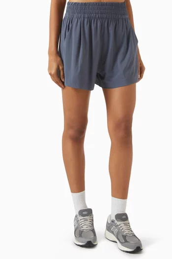 Villa Lightweight Shorts in Stretch-woven