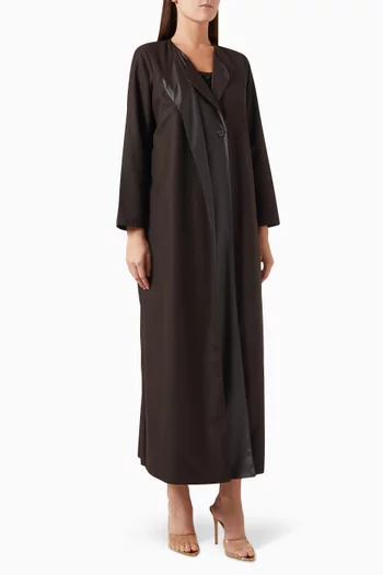 عباية بنمط معطف بأزرار