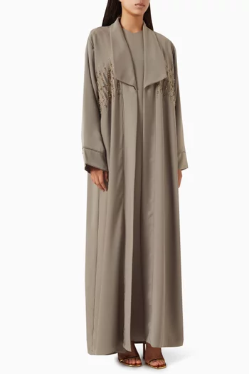 طقم عباية مزين بتطريزات